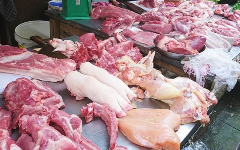 Thịt lợn ngoài chợ bắt đầu "nhảy múa", đắt hơn siêu thị